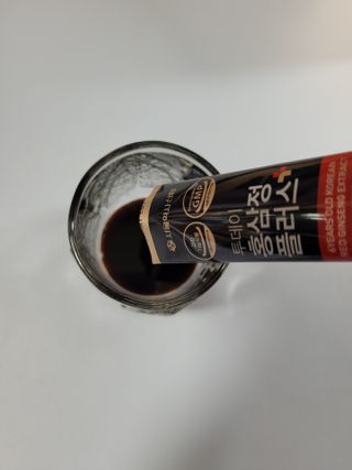 서울약사신협_투데이홍삼정플러스스틱_10g x 60포 — 5점을 준 리뷰어가 2021년 7월 올린 사용 사진