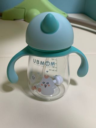 유비맘 트라이탄 코니빨대컵_컬러 랜덤 발송 — 4.5점을 준 리뷰어가 2021년 1월 올린 사용 사진