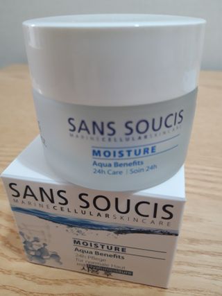산수시 아쿠아 베네핏 24h 수부지 물광 속건조 수분크림 50ml — 5점을 준 리뷰어가 2021년 6월 올린 사용 사진