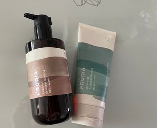 틱톡 [후르디아] 올리브영 아로마 비건 바디워시1종+바디로션1종 (그리너리) — 5점을 준 리뷰어가 2022년 12월 올린 사용 사진
