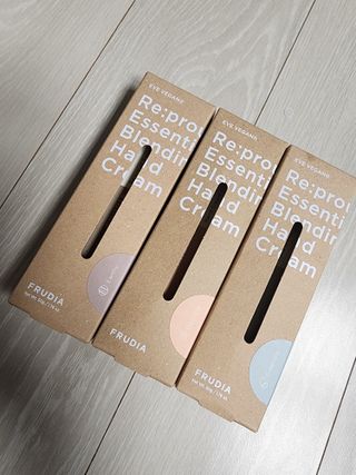[후르디아] 끈적임 없는 착한성분 비건  핸드크림 3종 — 5점을 준 리뷰어가 2023년 12월 올린 사용 사진