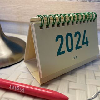 리훈 2024년달력 언더모니터 미니 탁상달력 — 5점을 준 리뷰어가 2023년 10월 올린 사용 사진