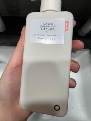 로우퀘스트 베리어 인핸싱 클렌저 190ml — 5점을 준 리뷰어가 2023년 10월 올린 사용 사진