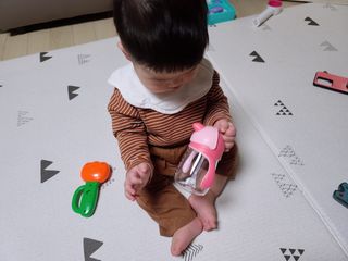 유비맘 트라이탄 코니빨대컵_컬러 랜덤 발송 — 5점을 준 리뷰어가 2020년 12월 올린 사용 사진