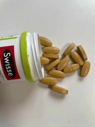 Swisse 스위스 고함량 밀크씨슬 35,000mg 60정 — 5점을 준 리뷰어가 2021년 11월 올린 사용 사진