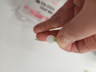 [큐어반H 스팟] 자외선 99프로 차단되는 스틱타입 스팟밴드(1팩 / 66매입) — 5점을 준 리뷰어가 2022년 11월 올린 사용 사진