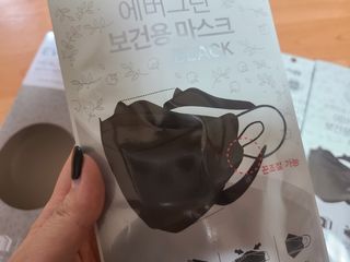 에버그린 순면 끈조절 KF80 마스크 - 화이트/블랙 컬러 대형 - 10매 — 5점을 준 리뷰어가 2021년 6월 올린 사용 사진