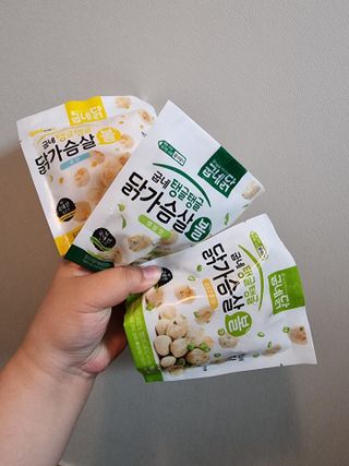 굽네몰 [굽네] 탱글탱글 닭가슴살볼 3종, 닭가슴살 오븐 스테이크 3종 — 4.5점을 준 리뷰어가 2021년 5월 올린 사용 사진