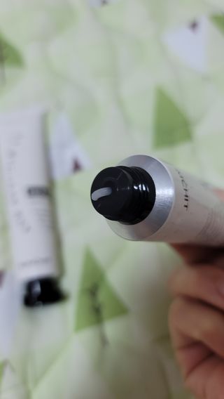 멈칫(MUMCHIT) 넥퍼퓸 NECKPERFUME 2가지 향 — 4.5점을 준 리뷰어가 2021년 11월 올린 사용 사진
