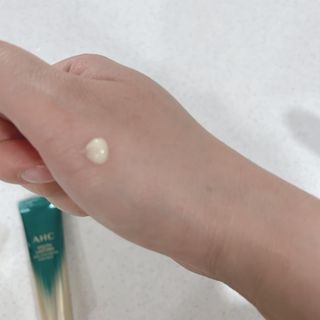 [NEW 탄력유턴 아이크림] AHC 유스 래스팅 리얼 아이크림 포 페이스 — 5점을 준 리뷰어가 2021년 3월 올린 사용 사진