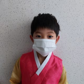 JHWORLD 스누피 마스크 정품 스누피 닥터클린 국내 아동용 성인용 3중 MB필터 일회용 덴탈마스크 50매 — 5점을 준 리뷰어가 2021년 9월 올린 사용 사진