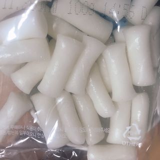 유비쿡 컵떡볶이 매운컵떡볶이2개/ 짜장컵떡볶이 2개  총 4개세트 — 3.5점을 준 리뷰어가 2021년 3월 올린 사용 사진