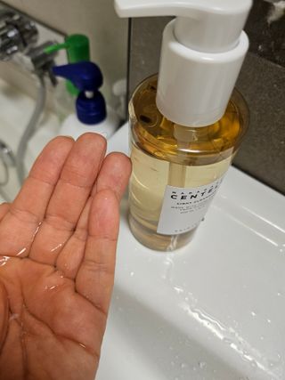 스킨1004 [SKIN1004] 마다가스카르 센텔라 라이트 클렌징 오일 200ml — 5점을 준 리뷰어가 2024년 7월 올린 사용 사진