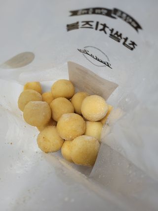 Dog&Ball 독앤볼 [Dog&Ball] 미니찹쌀볼도그 찹쌀치즈볼 — 5점을 준 리뷰어가 2021년 9월 올린 사용 사진