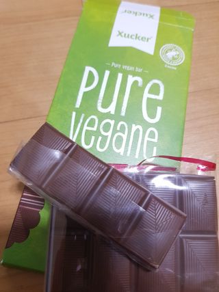 당류2g 자일리톨로 단맛을낸 슈카 퓨어비건 무설탕초콜릿 Xucker vegan 2개입 — 5점을 준 리뷰어가 2021년 4월 올린 사용 사진