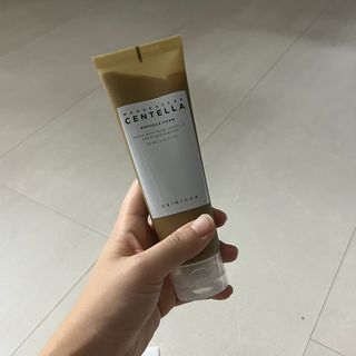 스킨1004 [SKIN1004] 마다가스카르 센텔라 앰플 폼 125ml — 5점을 준 리뷰어가 2024년 8월 올린 사용 사진