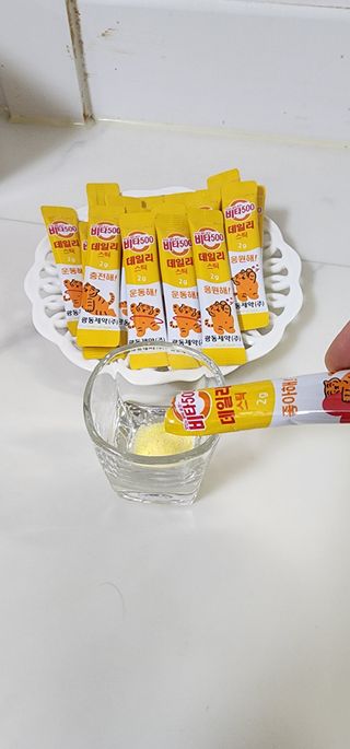 광동제약 [광동] 비타500데일리스틱 70포X2개 + 뚱랑이엽서 + 쇼핑백 증정 — 5점을 준 리뷰어가 2022년 10월 올린 사용 사진