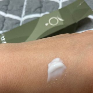 올리브 오일 스킨케어 컴퍼니 [OOSC] 보송보송한 내추럴리 너리시드 핸드크림 125ml — 5점을 준 리뷰어가 2021년 4월 올린 사용 사진