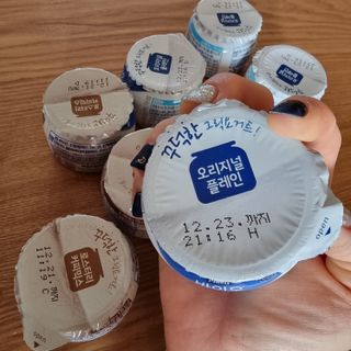 매일바이오 그릭요거트 오리지널 플레인 4개, 로스터리 커피믹스 4개 — 4점을 준 리뷰어가 2021년 12월 올린 사용 사진