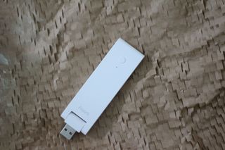 아카라 조명 스위치를 누워서 끄는 방법 (스마트 조명 스위치 2구 + 무선 리모트 스위치 1구 T1, 스마트 허브 E1) — 5점을 준 리뷰어가 2021년 11월 올린 사용 사진