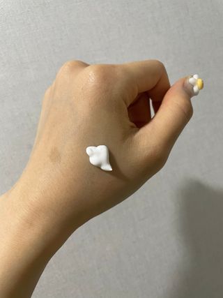 [AHC] 세이프온 에센스 선크림 올리브영 스페셜 증정 기획세트 — 5점을 준 리뷰어가 2022년 6월 올린 사용 사진