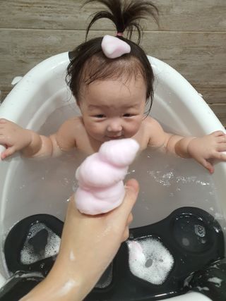 주식회사 권브라더스 [권브라더스] 목욕놀이 필수템, 핑키공주 유아버블클렌저 300ml 대용량 몽글몽글 구름 속 딸기향 — 5점을 준 리뷰어가 2021년 12월 올린 사용 사진