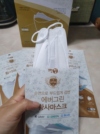 에버그린 순면 끈조절 KF94 마스크 - 화이트 30매 — 5점을 준 리뷰어가 2021년 5월 올린 사용 사진