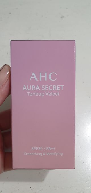 AHC 아우라 시크릿 톤업 벨벳 — 4점을 준 리뷰어가 2021년 4월 올린 사용 사진
