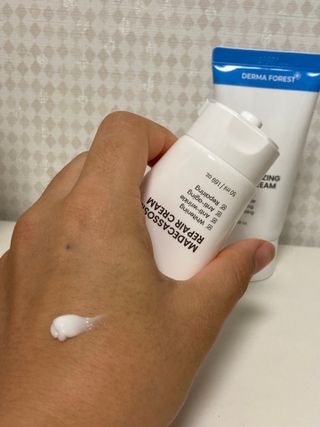 더마포레스트 마데카소사이드 리페어 크림,  모이스처라이징 아쿠아크림 — 5점을 준 리뷰어가 2021년 8월 올린 사용 사진