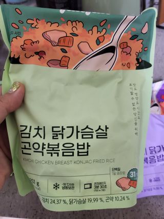 [푸딩팩토리] 요잇조잇 닭갈비 닭가슴살/김치 닭가슴살 곤약볶음밥 2종 (김치볶음밥 2개 닭갈비 볶음밥 1개) — 4점을 준 리뷰어가 2022년 8월 올린 사용 사진