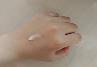 이엔코스 알부틴 알파 화이트닝크림 — 4점을 준 리뷰어가 2021년 3월 올린 사용 사진