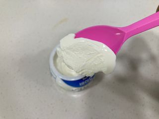 매일바이오 그릭요거트 오리지널 플레인 4개, 로스터리 커피믹스 4개 — 5점을 준 리뷰어가 2021년 12월 올린 사용 사진