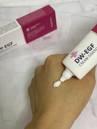 이지듀 DW-EGF 크림 다이브좀_콜라겐이 쏙쏙, 탄력피부로 다이빙 — 4.5점을 준 리뷰어가 2021년 2월 올린 사용 사진