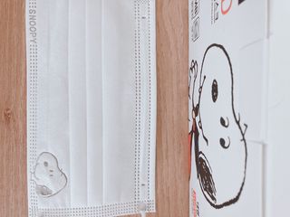 JHWORLD 스누피 마스크 정품 스누피 KF-AD 국내 비말차단 아동용 성인용 일회용 덴탈마스크 50매 — 5점을 준 리뷰어가 2021년 6월 올린 사용 사진