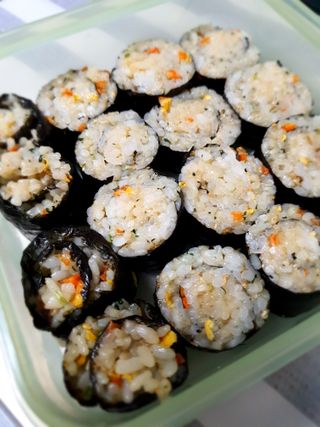 해풀잎 누구나 김밥*1ea [(혼합야채 35g *1ea,  김밥김 (5g, 5ea),  양념간장 (6g, 5ea), 참기름(5g, 2ea)] — 4점을 준 리뷰어가 2022년 7월 올린 사용 사진