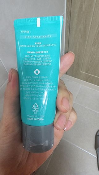 치과에서 쓰는 치약 _ 라벨제로 저불소 꼬마, 키즈, 유아, 베이비, 주니어 안전한 어린이치약 — 5점을 준 리뷰어가 2023년 3월 올린 사용 사진
