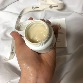 AYU25[아유트웬티파이브]다마스크로즈워터 베이스 천연 수분 촉촉 크림 — 1점을 준 리뷰어가 2021년 4월 올린 사용 사진