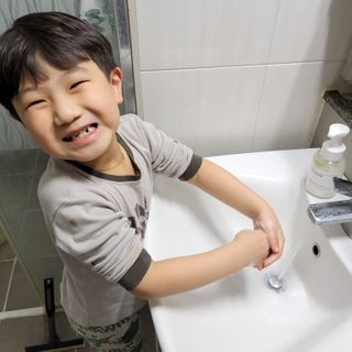 원스어윅 핸드워시 모링가향 본품1 + 리필파우치3 — 5점을 준 리뷰어가 2021년 1월 올린 사용 사진