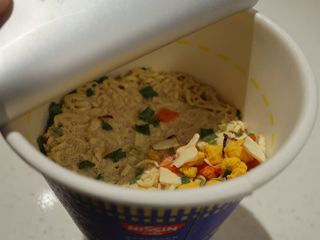 NISSIN 닛신 컵누들  4종 - 씨푸드오리지날, 씨푸드 스파이시, 씨푸드 커리, 씨푸드 XO소스 — 5점을 준 리뷰어가 2022년 11월 올린 사용 사진