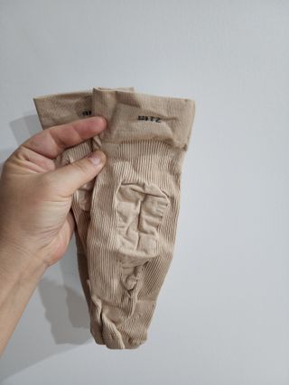 하트플로우 종아리 압박 밴드 스타킹 — 5점을 준 리뷰어가 2022년 10월 올린 사용 사진