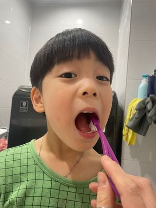 치과에서 쓰는 치약 _ 라벨제로 저불소 꼬마, 키즈, 유아, 베이비, 주니어 안전한 어린이치약 — 5점을 준 리뷰어가 2023년 1월 올린 사용 사진