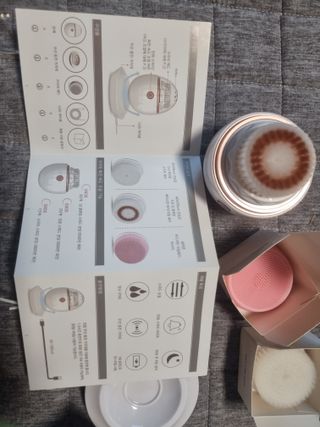 디하우트 랩 디하우트랩 클렌징 피부관리기 진동클렌저 실리콘+2종 인조모 브러시 — 5점을 준 리뷰어가 2021년 11월 올린 사용 사진