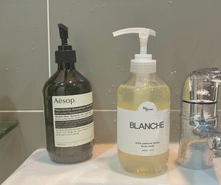 빅그린 니치 퍼퓸 바이옴바디워시 500ml(상탈, 블랙베리&베이, 블랑쉐 3종 중 택1) — 3.5점을 준 리뷰어가 2022년 7월 올린 사용 사진