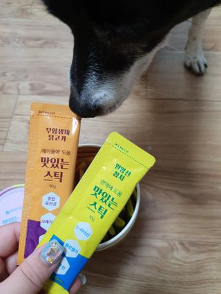 페페로니 맛있는 스틱 - 무항생제 닭고기 15개 + 원양선 참치 15개 — 5점을 준 리뷰어가 2021년 8월 올린 사용 사진