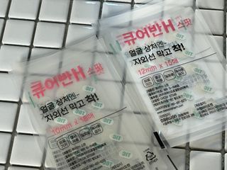[큐어반H 스팟] 자외선 99프로 차단되는 스틱타입 스팟밴드(1팩 / 66매입) — 5점을 준 리뷰어가 2022년 12월 올린 사용 사진