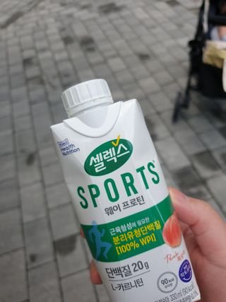 셀렉스스포츠 셀렉스 스포츠 웨이 프로틴 복숭아_ 330ml x 12팩 — 5점을 준 리뷰어가 2021년 10월 올린 사용 사진