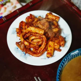 화끈한녀석들 새오똥400g 새우,오징어,똥집 볶음요리 소스,밀떡, 참기름 포함 — 5점을 준 리뷰어가 2022년 12월 올린 사용 사진