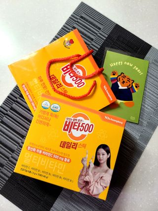 광동제약 [광동] 비타500데일리스틱 70포X2개 + 뚱랑이엽서 + 쇼핑백 증정 — 5점을 준 리뷰어가 2022년 1월 올린 사용 사진
