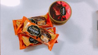 롯데제과 본젤라또 비스킷&바닐라카라멜바, 본젤라또 베리쇼콜라컵 — 5점을 준 리뷰어가 2021년 12월 올린 사용 사진