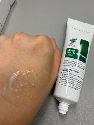 랑벨 랑바이오 블랙 시카 크림 50ml(블랙비 프로폴리스, 시카 4종, 판테놀 10 함유) — 5점을 준 리뷰어가 2022년 7월 올린 사용 사진
